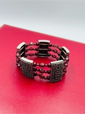 Beaded Garnet-Red Stretch Bracelet with Filigree Silver Accents